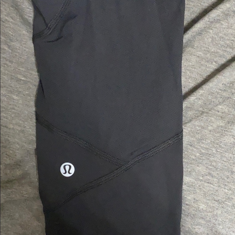 COPY - COPY - black lululemon pace rival crop